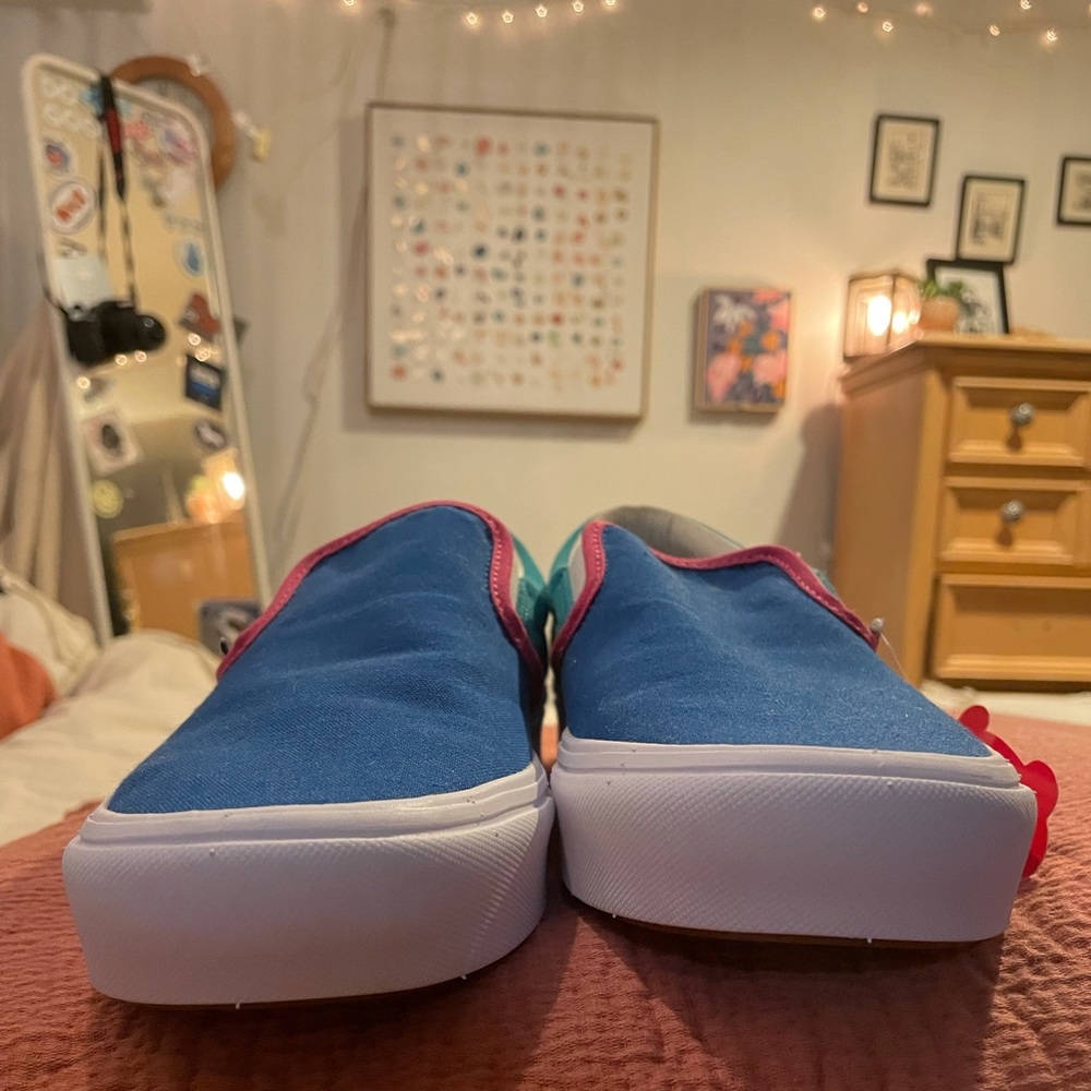 Vans - Picture 5 of 8